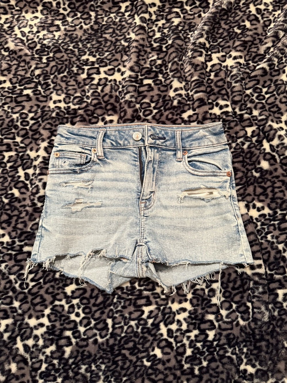 American Eagle high-rise Light Blue Distressed Denim Shorts - 000